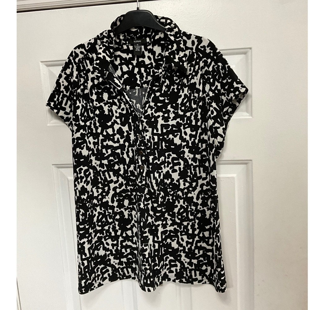 Alfani Womens XL Black White Abstract Print Short Sleeve Button Front Blouse